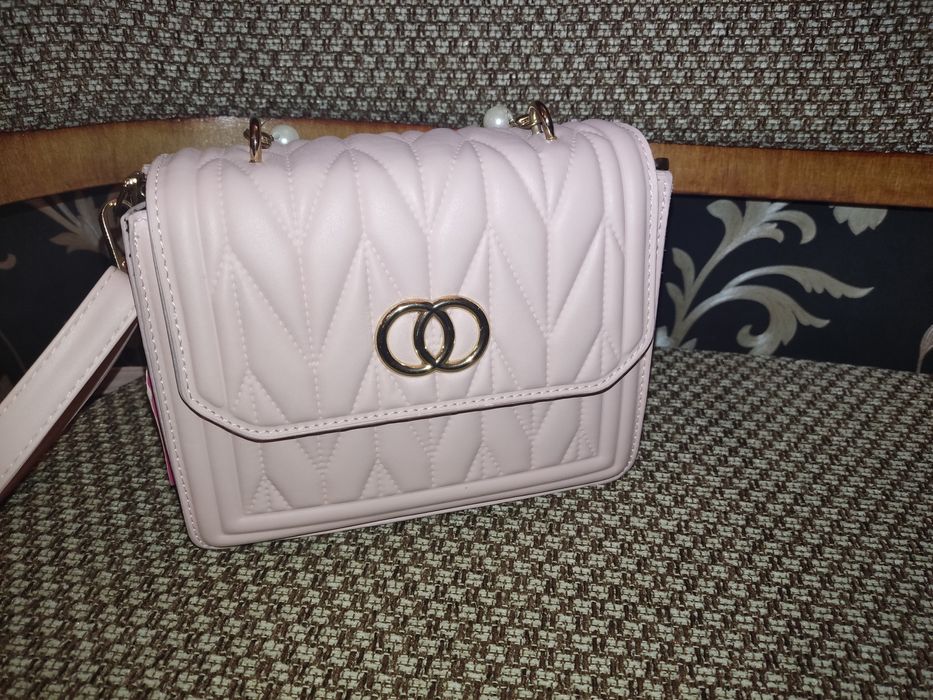 Скидка!Стильная сумка в розовом цвете с жемчугом от Pink Island