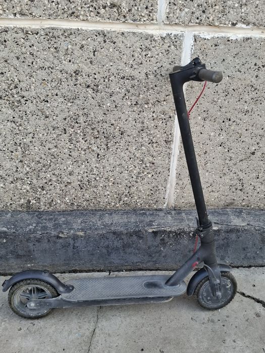 Продам электро самокат xiaomi M365