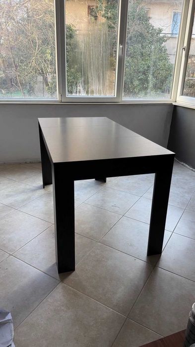 ЧИСТО нова трапезна маса