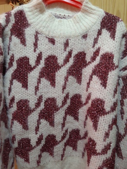 Новый нарядный свитер