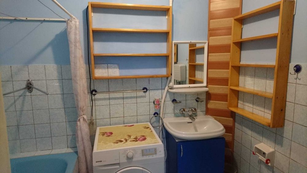 Închiriez casă cu 2 camere