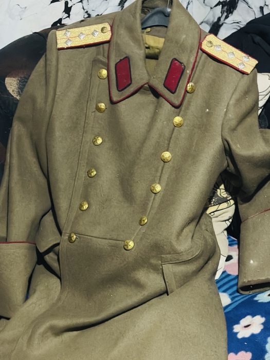 Военна офицерска униформа с пагони – Българска армия“