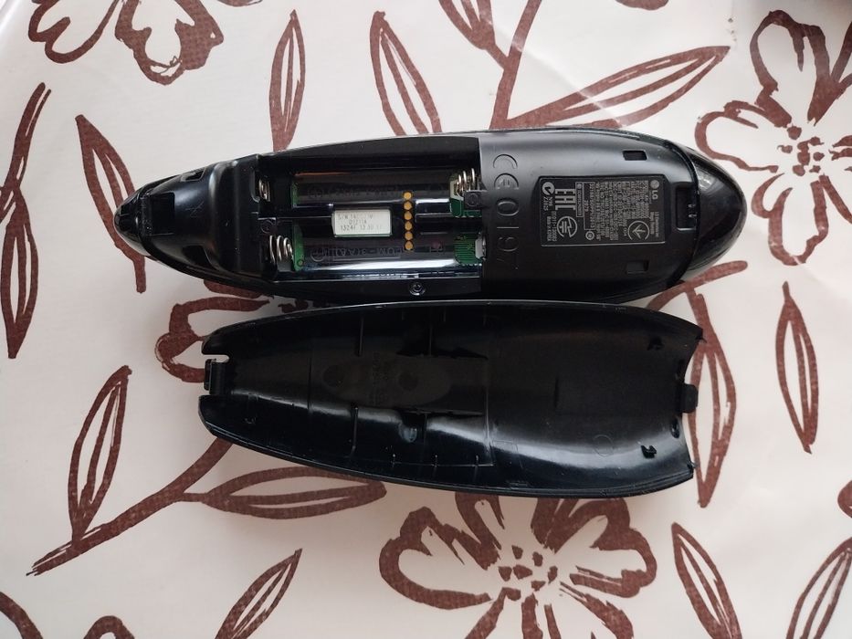 Две дистанционни със кабел за телевизор LG  като нови