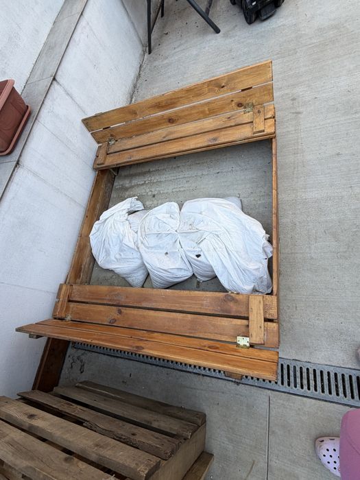 Детски дървен пясъчник