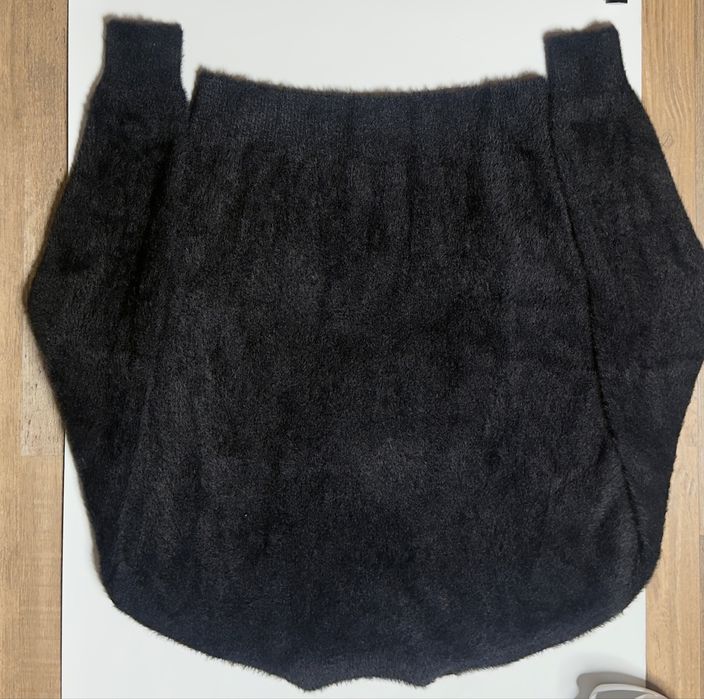 Pulover negru pufos „Saint”