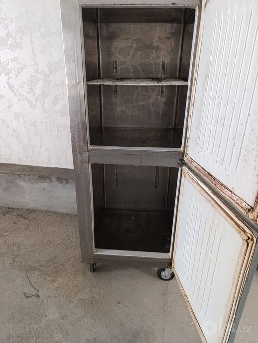 Продам промышленный морозильник.