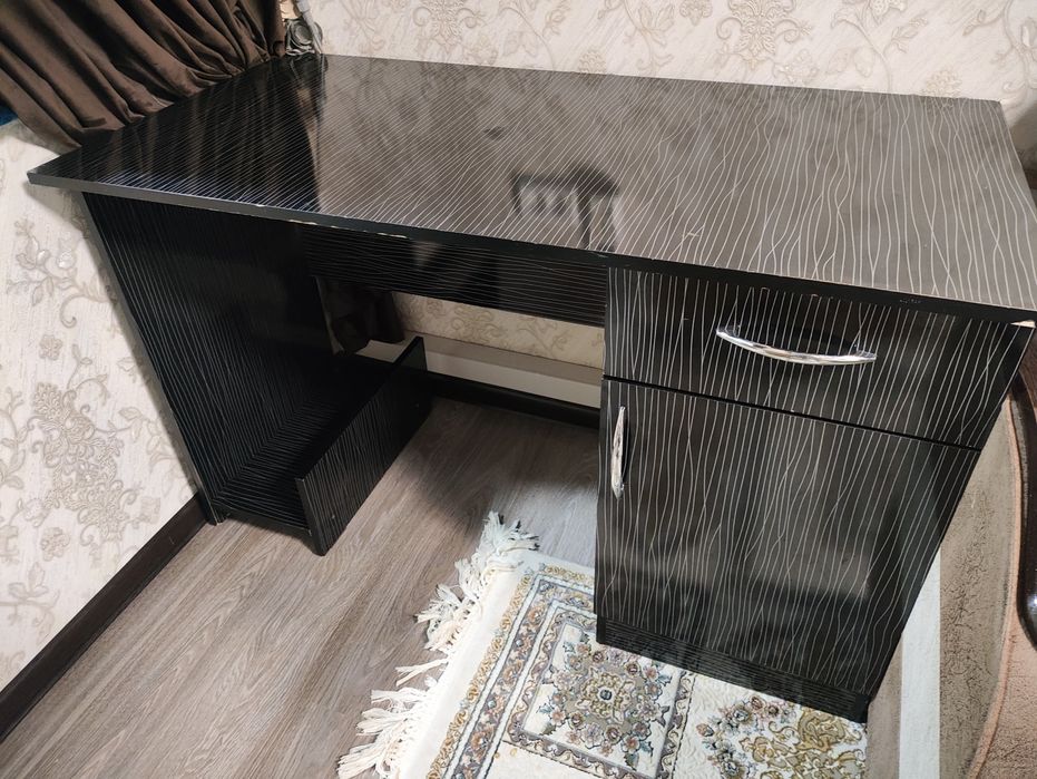 Kompyuter stoli sotiladi, arzon narxda.