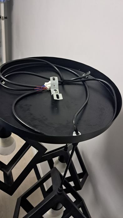 Продам люстру новая !