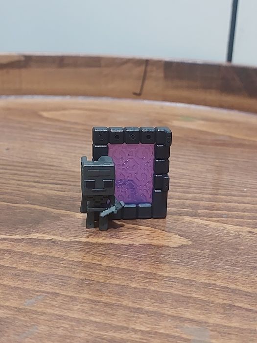 Игрушка от киндер джой майнкрафт