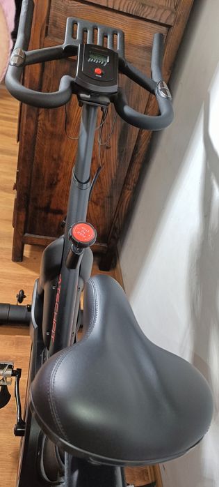 Bicicletă Spinning SEMI-PROFESIONALĂ TECHFIT SBK8000, Sistem Volantă 20 kg