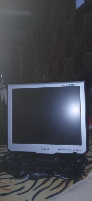 Продаю монитор компьютерный