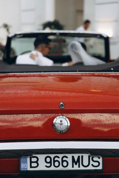 Inchiriez masina de epoca decapotabila Ford Mustang pentru sedinte foto , nunti, evenimente
