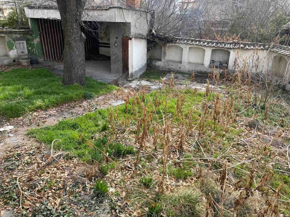 КЪЩА с РЗП 160 кв.м., двор 566 кв.м., град Карлово