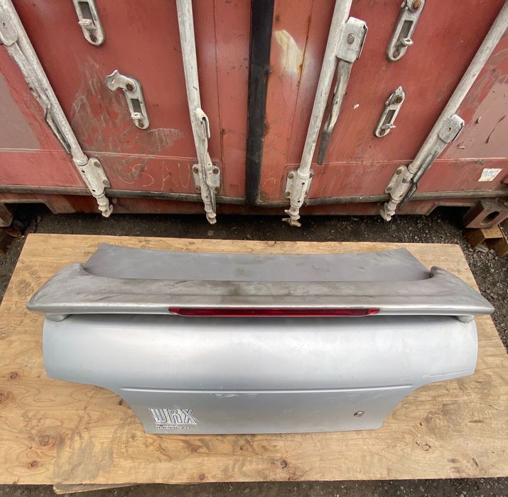 Крышка багажника субару