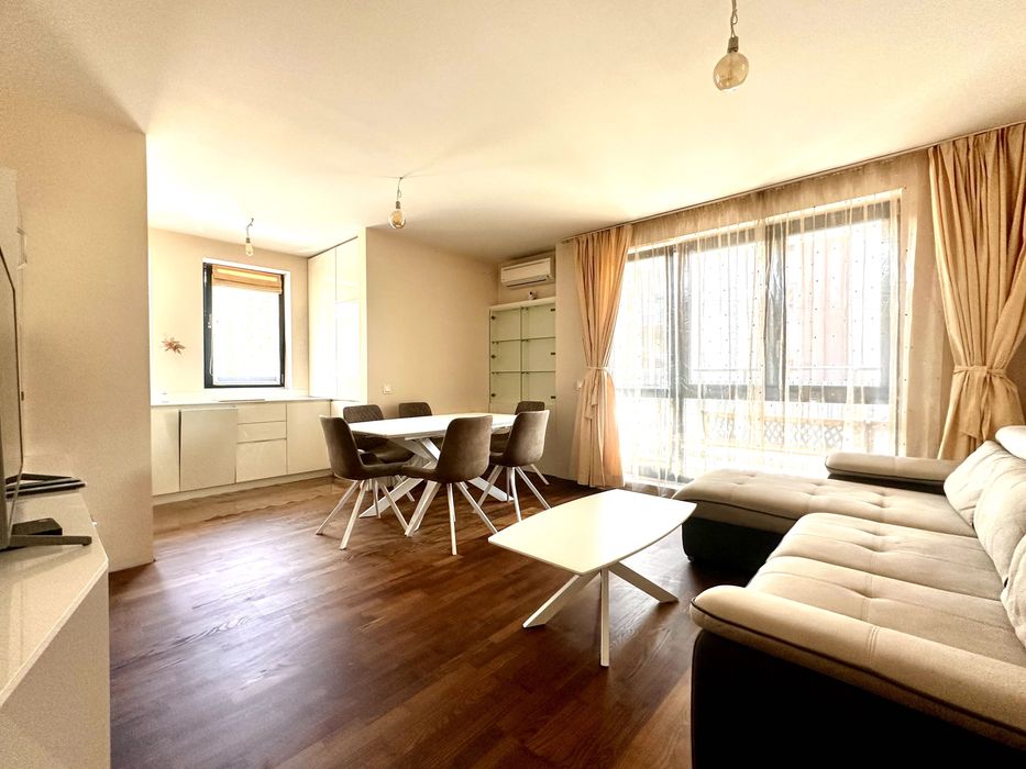 Тристаен апартамент за продажба в тухлена сграда