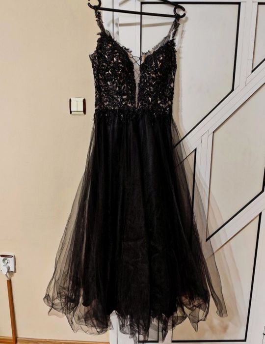 Черна бална рокля с тюл – елегантен модел