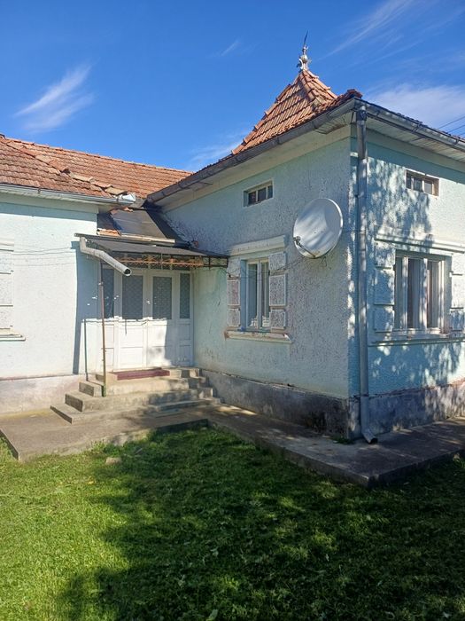 Casa de vanzare la tara
