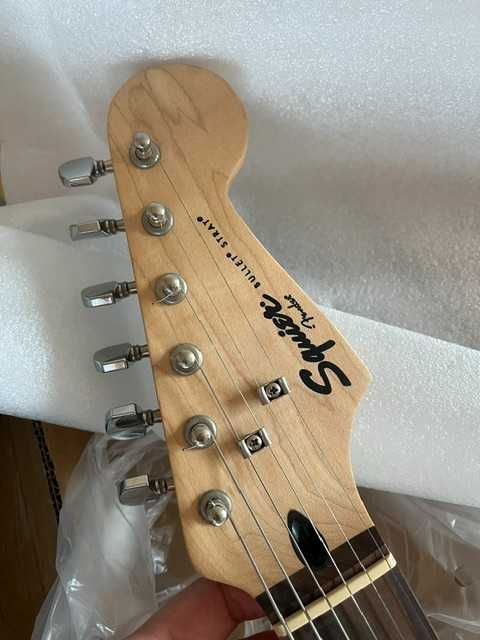 Пълен комплект Електрическа китара Jackson Squier bullet strat, Усилвател NUX Mighty15SE, стойка и кабел