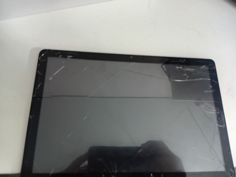 Продам сломанный планшет OZCT 17 MAX LG