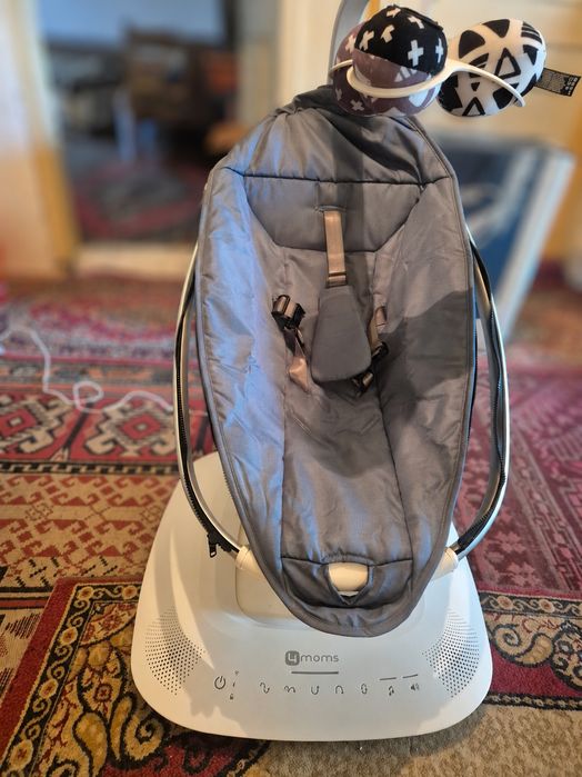Електрическа бебешка люлка mamaRoo 5.0, тъмно синя