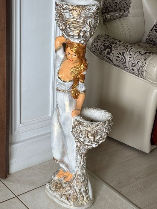 Vând statuete pentru flori ,200 lei bucata