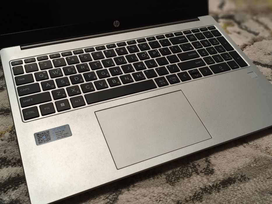 HP noutbuk (16/512 gb)