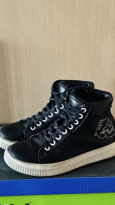 Продам детские ботинки