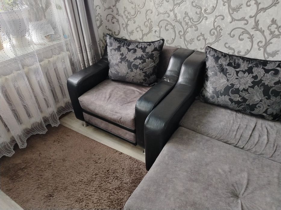 Продам диван с креслом