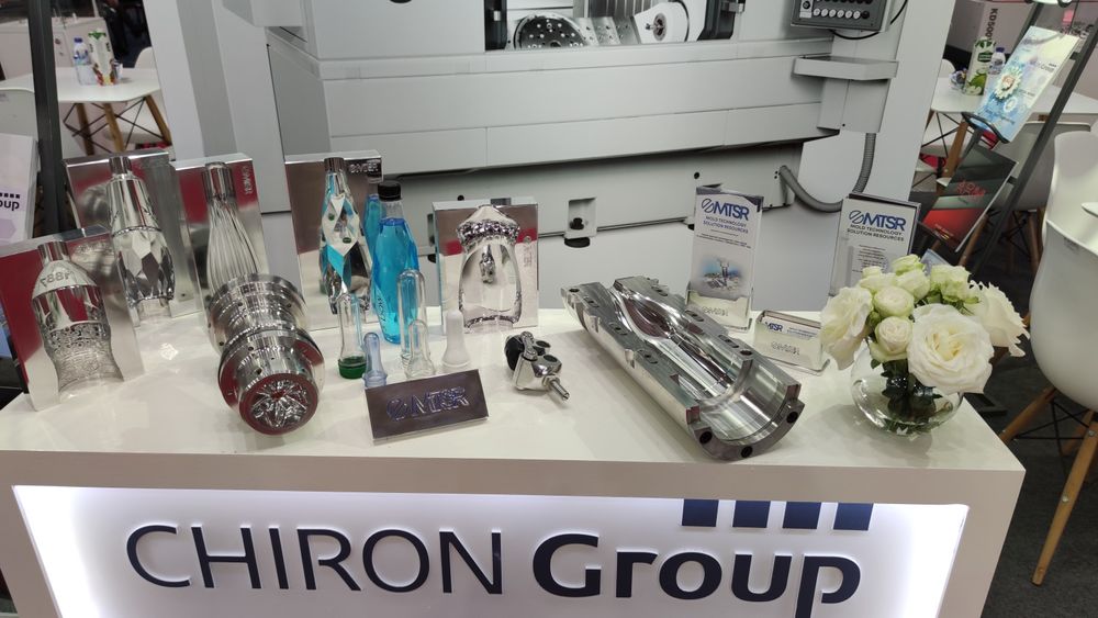 Изготовление бутылок по индивидуальному заказу с логотипом бренда