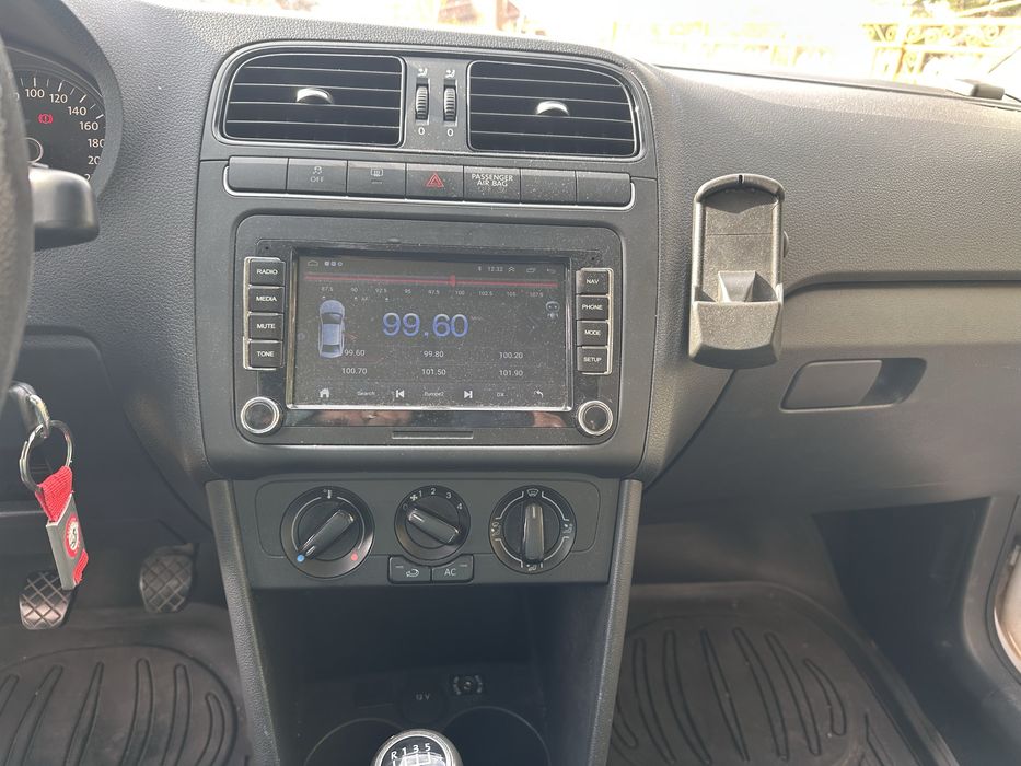 VOLKSWAGEN Polo 2011 — imagine 3