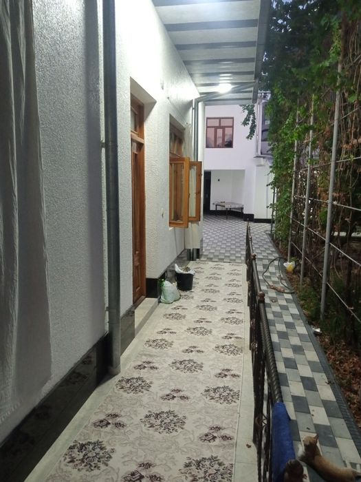 Ховли сотилади,4 соток,,6 хона,центра.ориентир Глинка.кирасиз  яшайсиз