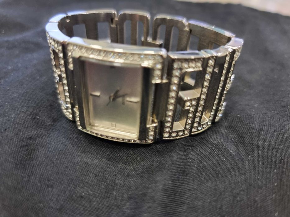 Дамски часовник GUESS 32 mm