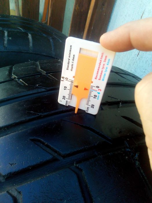 Продавам 2 гуми 275/40 R20 за БМВ Х5 Е70