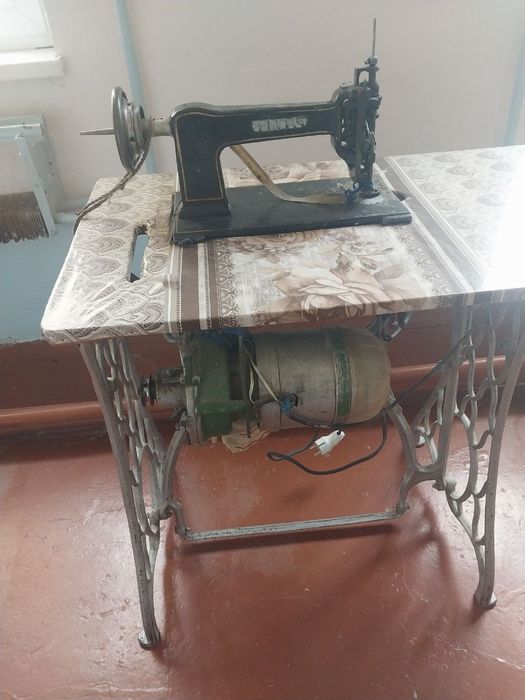 Швейная машинка Zinger