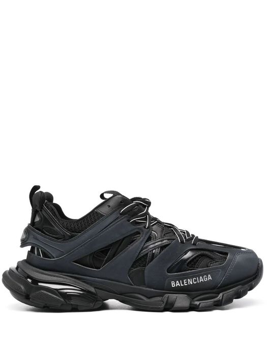 Продавам Balenciaga Track