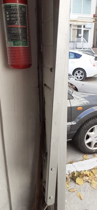 Mecanism pentru acționare electrică ușă garaj