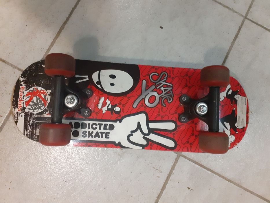 Малък скейтборд с красива щампа,добро състояние