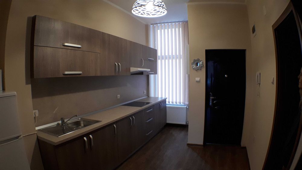 Inchiriez apartament ultracentral cu parcare in curte privata