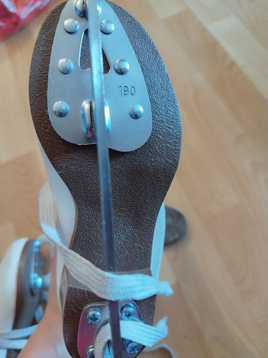 Коньки, детские белые