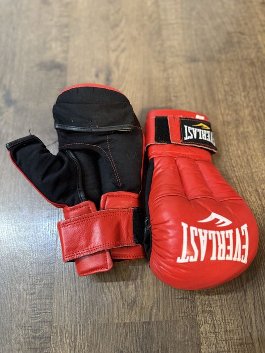Перчатки для рукопашного боя EVERLAST
