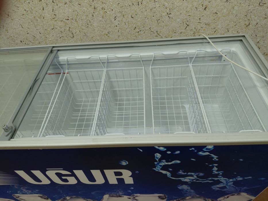 Холодильник витрина и морозильник