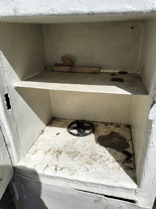 Продам сейф металлический двойные стенки