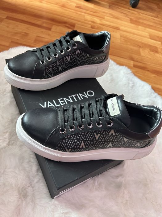 Дамски кецове Valentino & Balenciaga 39 номер цената е за двата чефта