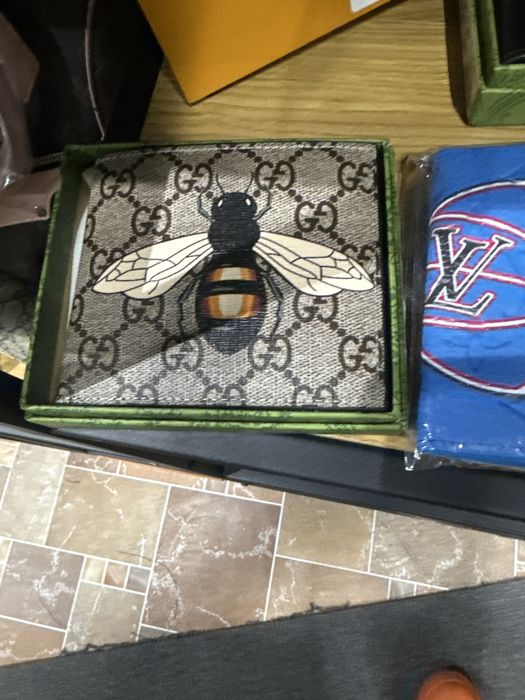 Продавам Кожен партфеил на GUCCI  и Goyard
