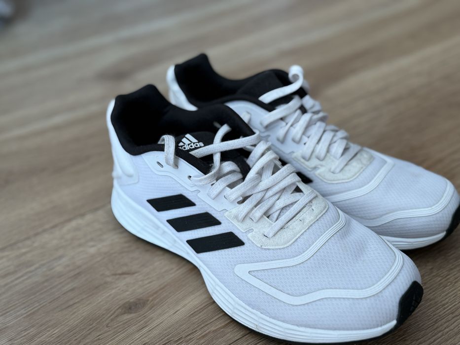 Маратонки Adidas 40 номер