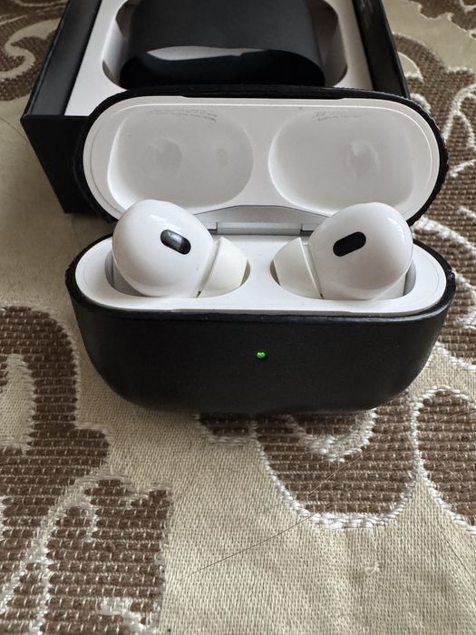 Продам кожаный чехол на airpods pro 2