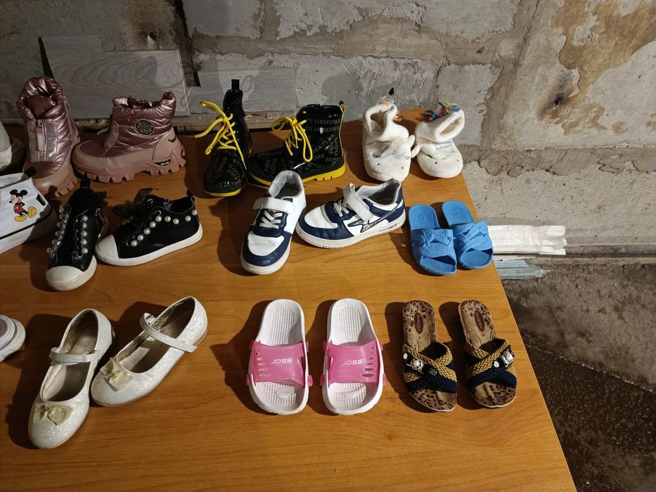 Продам детскую обувь