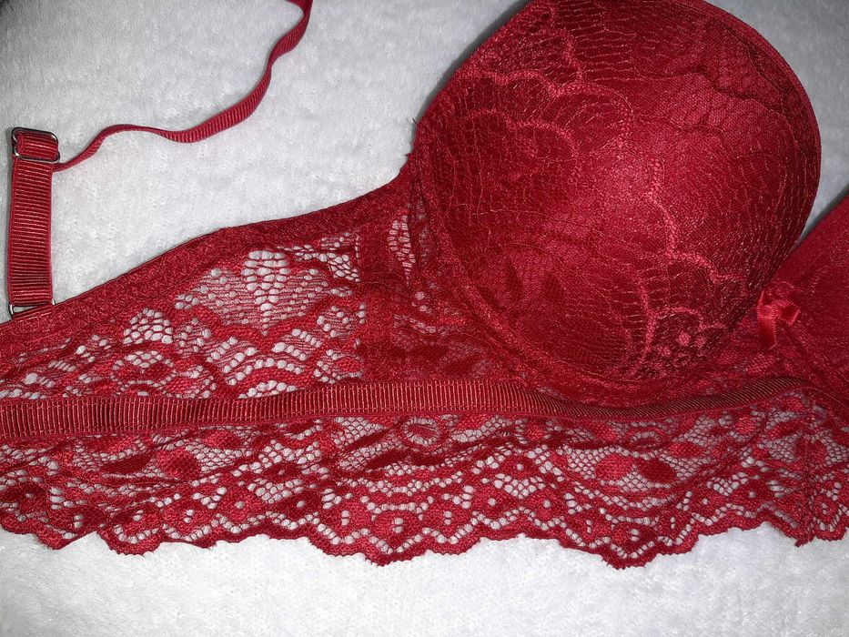 Sutien superb cu dantela prelungita NOU