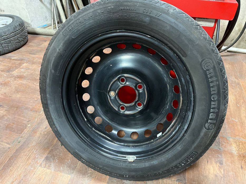 Запасное колесо от машины