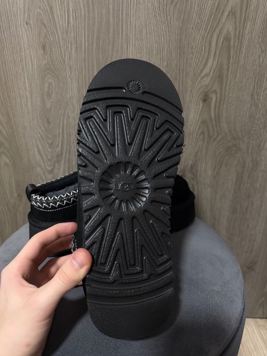 UGG Tazz Slipper Negri {MARIMI: 37, 38}